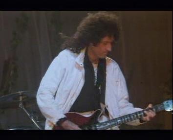 Imagenes del Video A Kind Of Magic