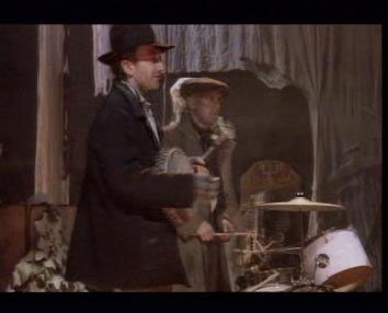 Imagenes del Video A Kind Of Magic