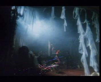 Imagenes del Video A Kind Of Magic